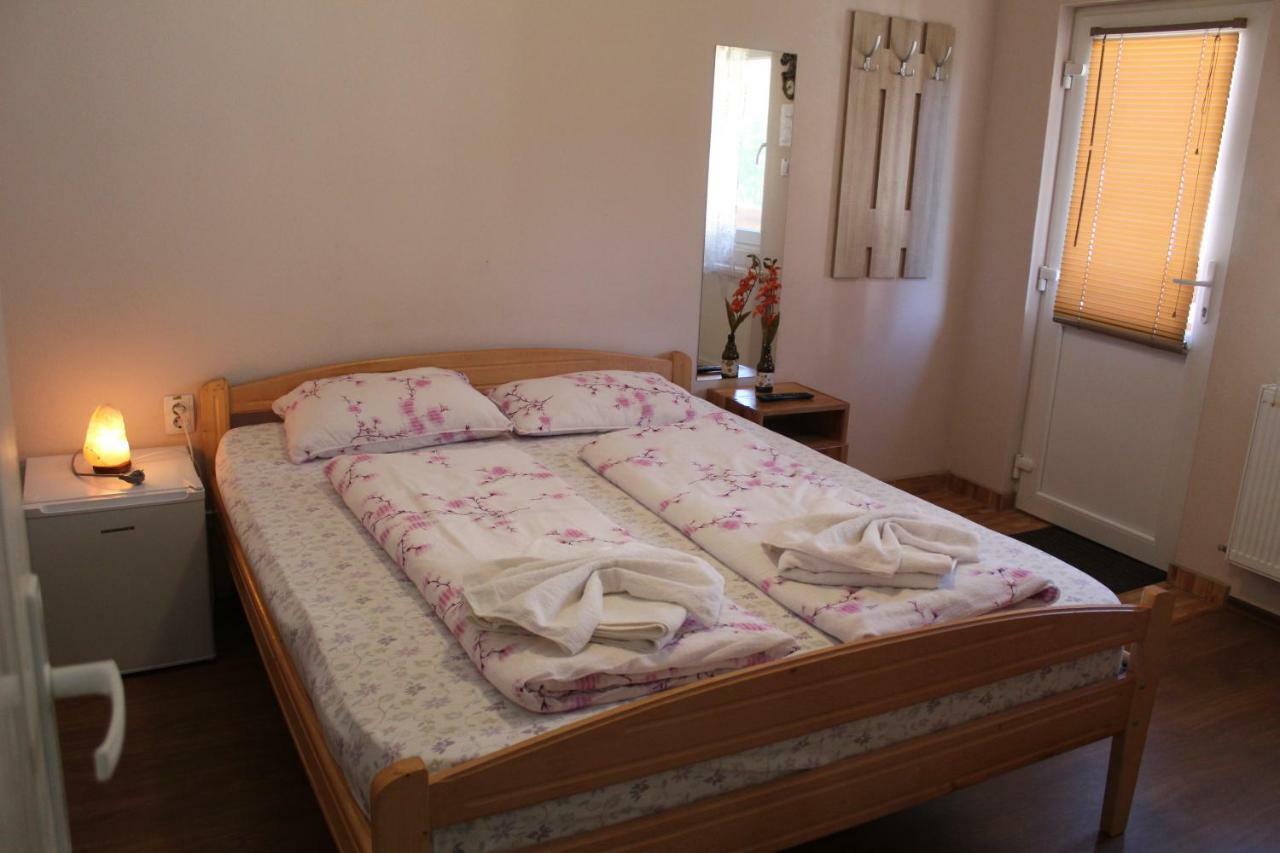 Kovacs Guesthouse プライド エクステリア 写真