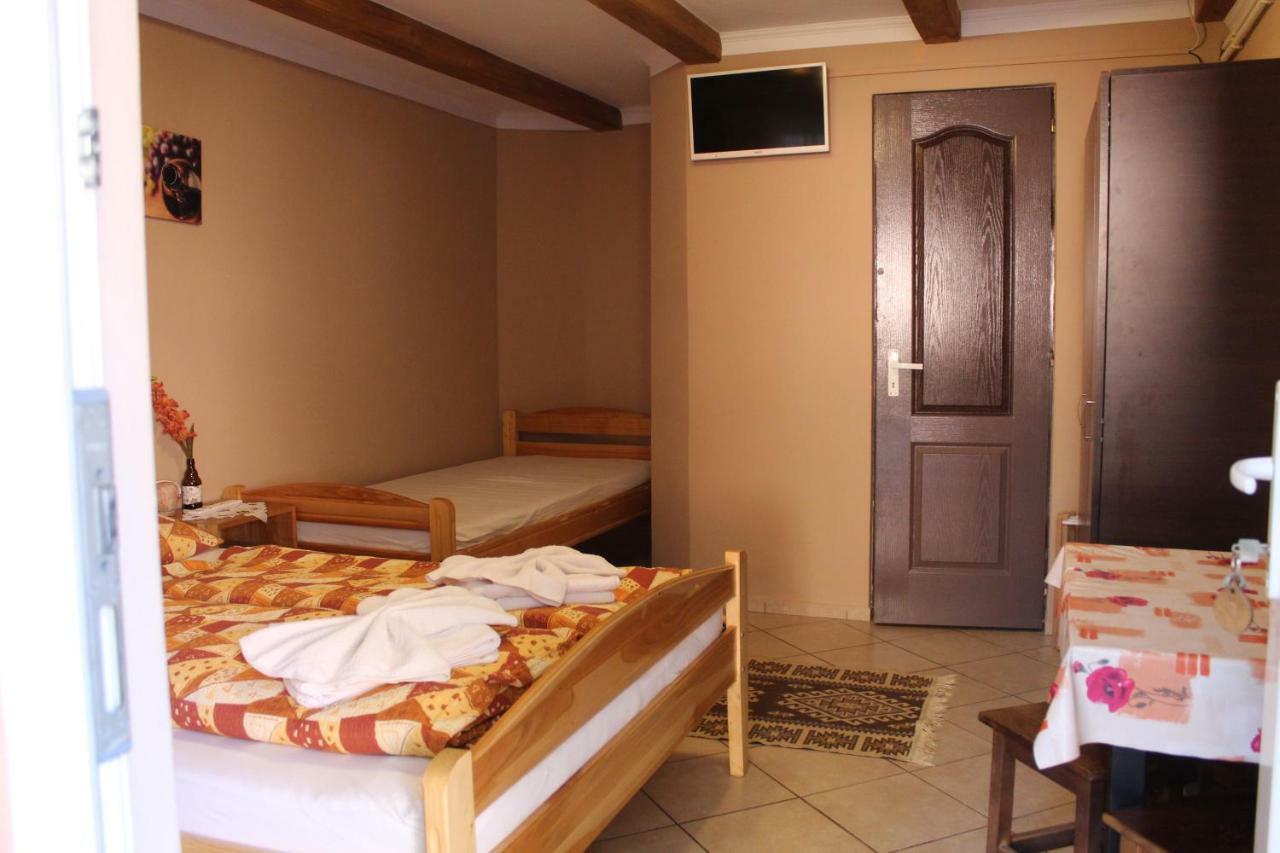 Kovacs Guesthouse プライド エクステリア 写真